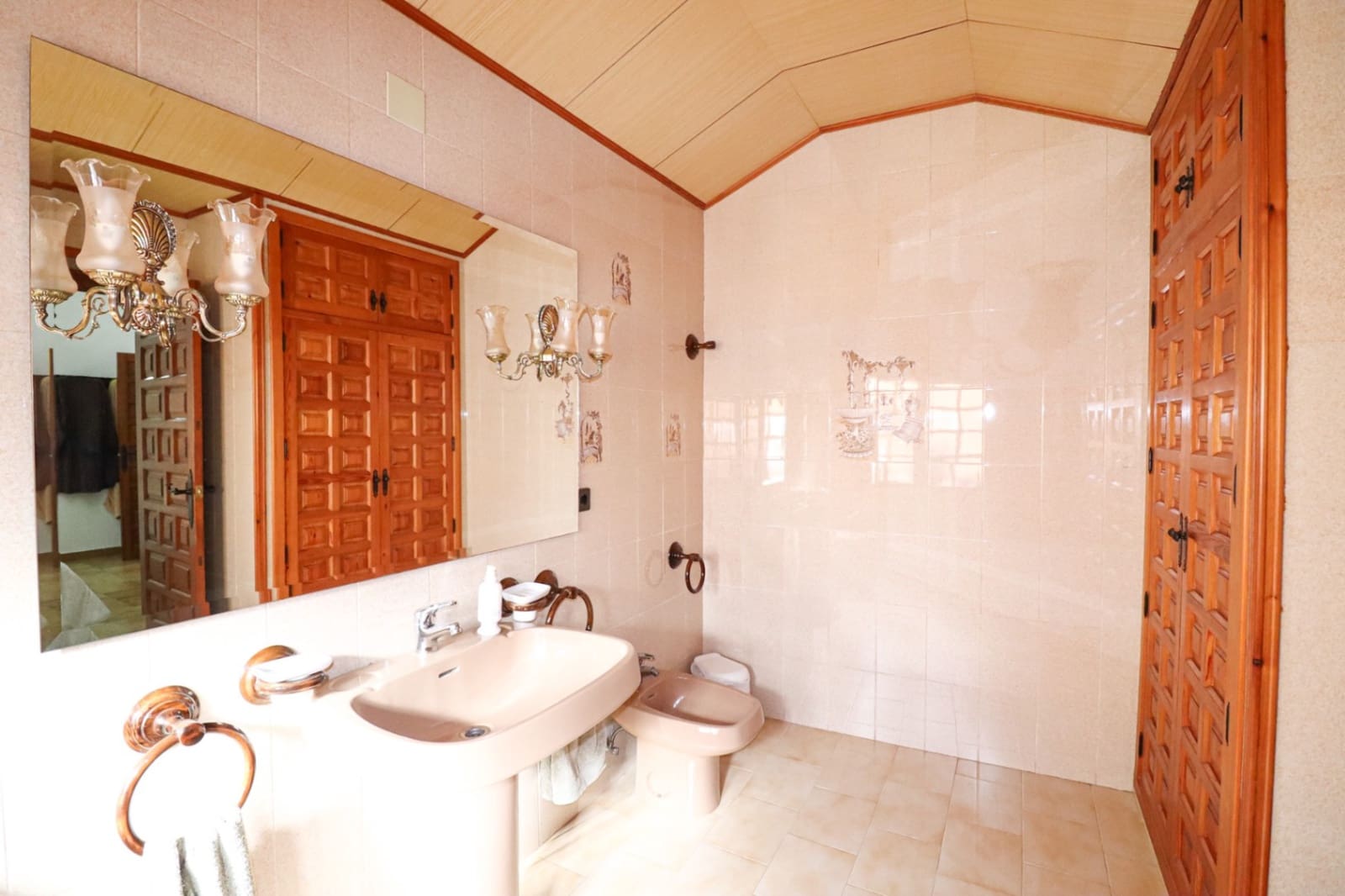 8 sypialnia Finka/Dom wiejski na sprzedaż w Tibi z garażem - 699 990 € (Ref: 10177519)