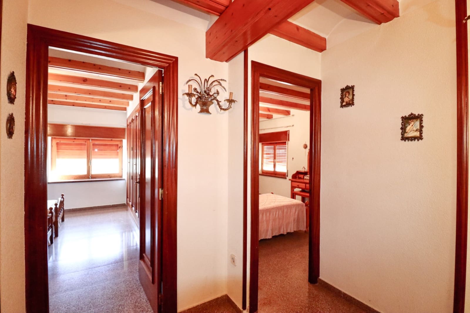 8 sypialnia Finka/Dom wiejski na sprzedaż w Tibi z garażem - 699 990 € (Ref: 10177519)