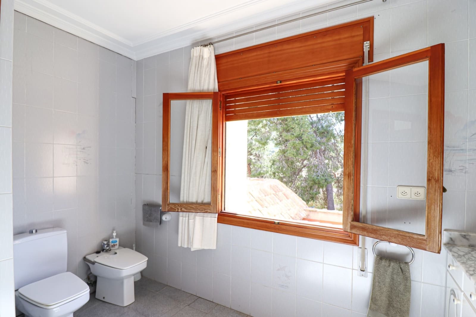 8 sypialnia Finka/Dom wiejski na sprzedaż w Tibi z garażem - 699 990 € (Ref: 10177519)