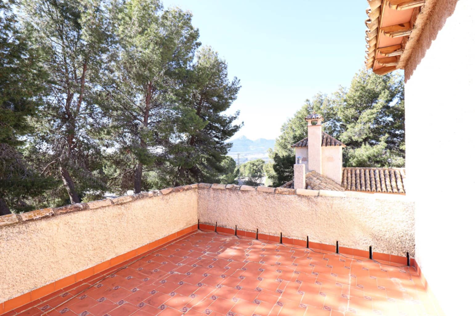 8 sypialnia Finka/Dom wiejski na sprzedaż w Tibi z garażem - 699 990 € (Ref: 10177519)