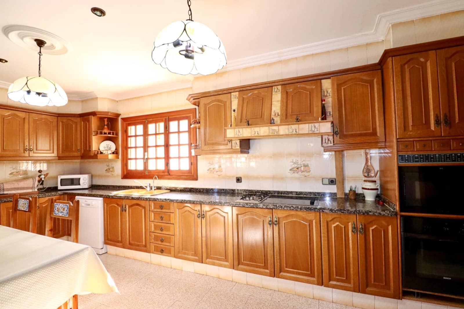 8 sypialnia Finka/Dom wiejski na sprzedaż w Tibi z garażem - 699 990 € (Ref: 10177519)