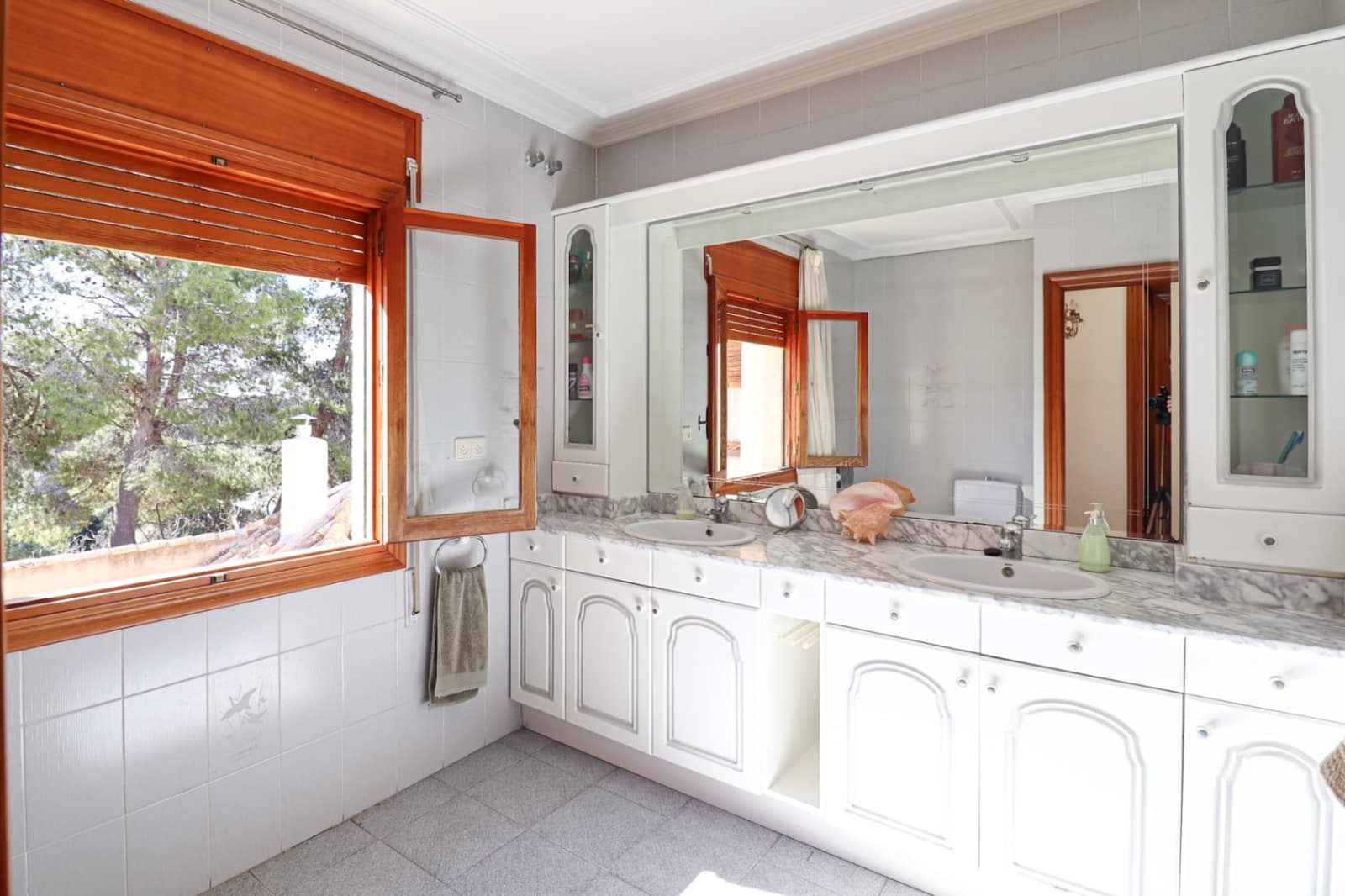 8 sypialnia Finka/Dom wiejski na sprzedaż w Tibi z garażem - 699 990 € (Ref: 10177519)