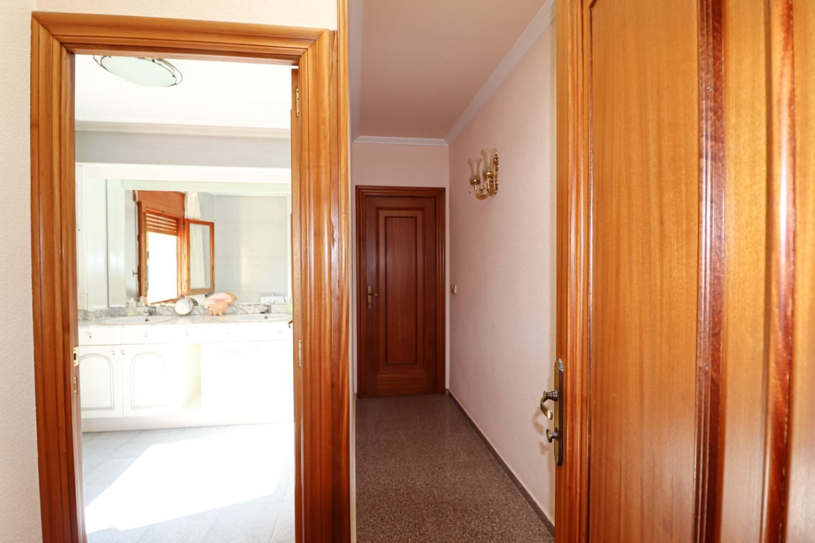 8 sypialnia Finka/Dom wiejski na sprzedaż w Tibi z garażem - 699 990 € (Ref: 10177519)