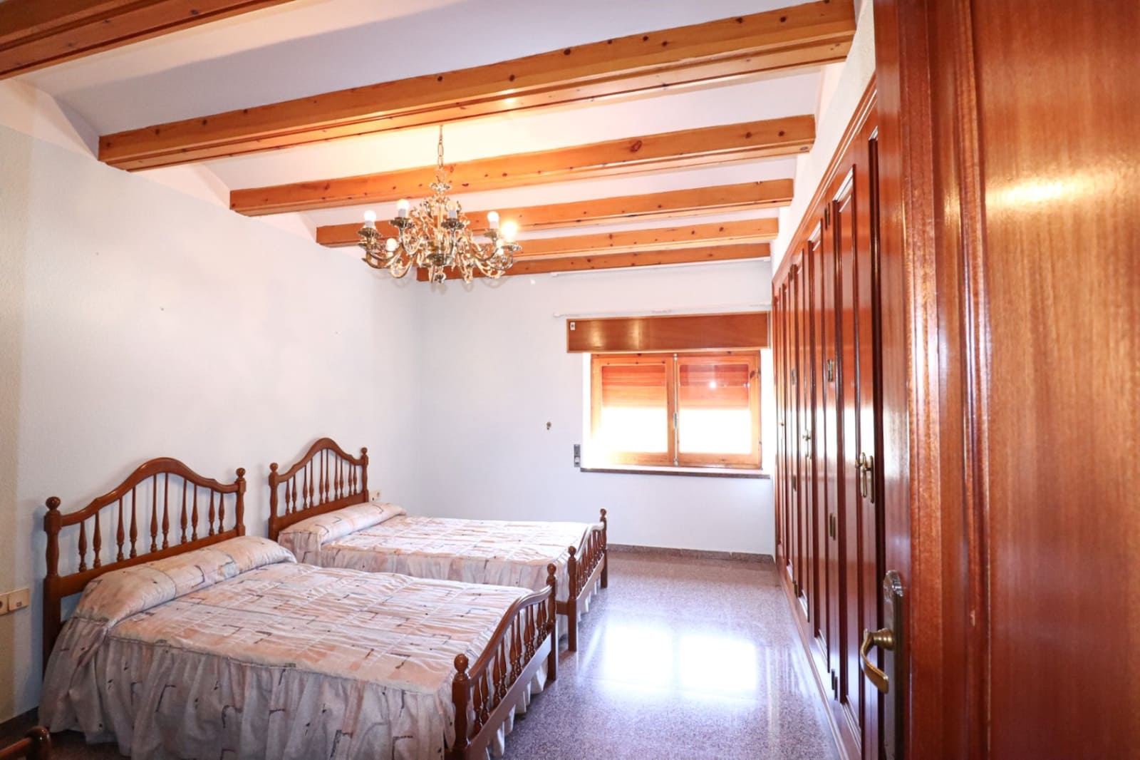 8 sypialnia Finka/Dom wiejski na sprzedaż w Tibi z garażem - 699 990 € (Ref: 10177519)