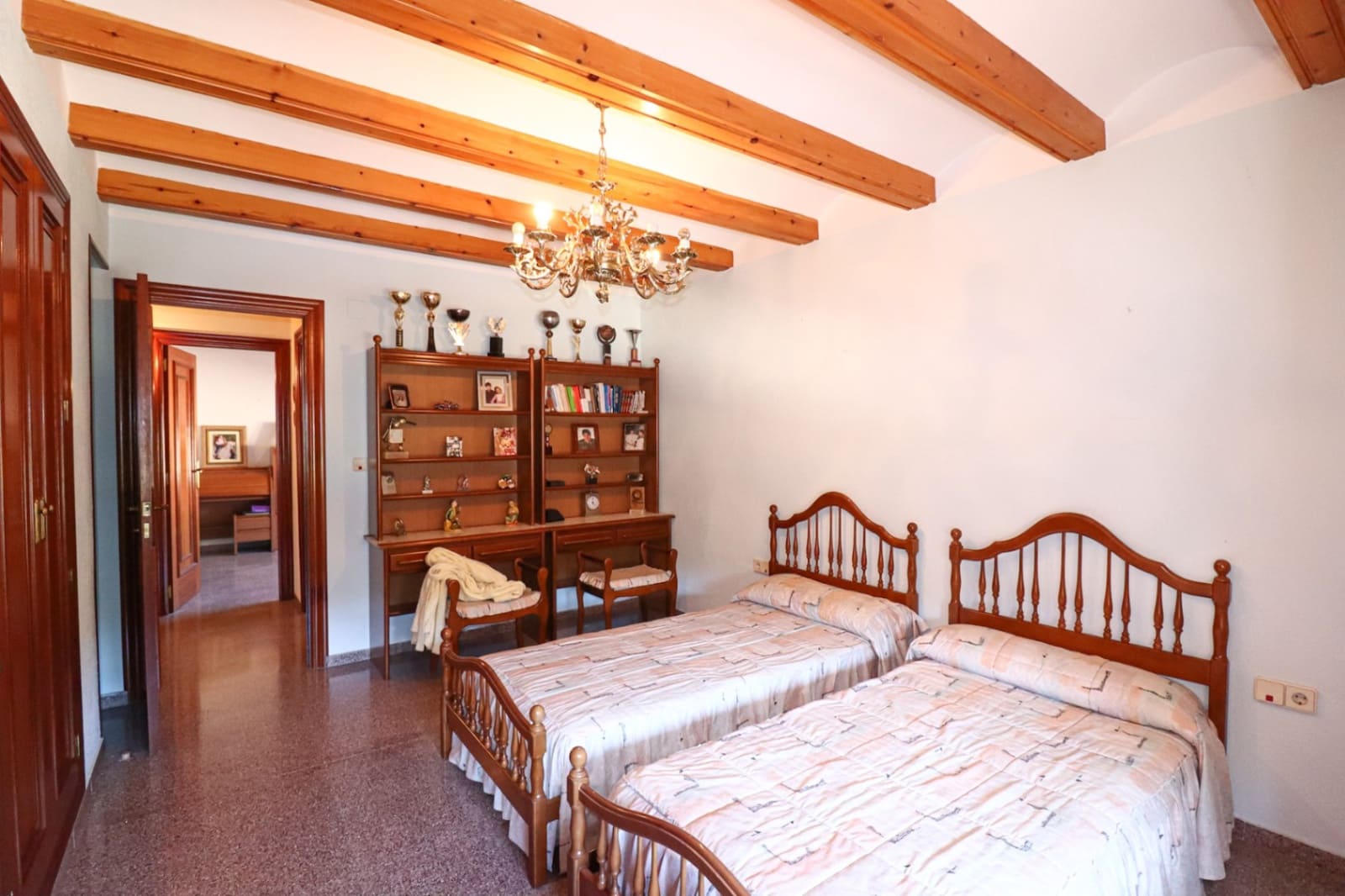 8 sypialnia Finka/Dom wiejski na sprzedaż w Tibi z garażem - 699 990 € (Ref: 10177519)