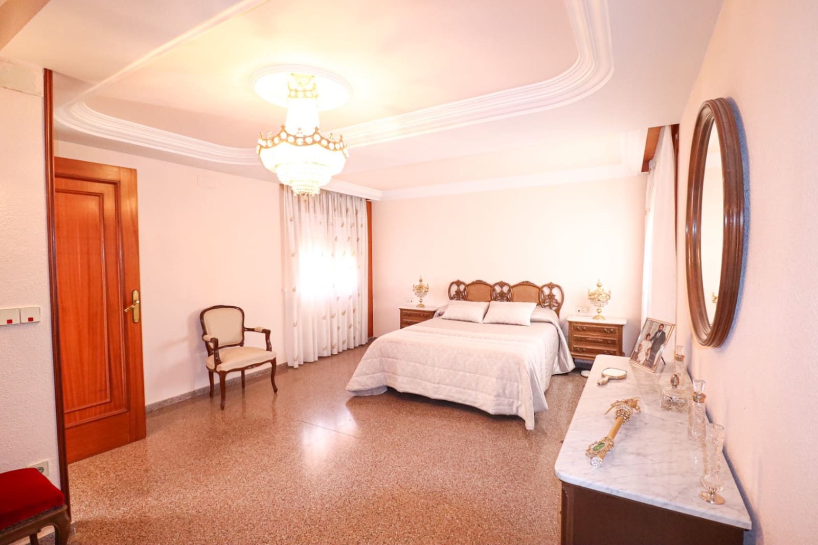8 sypialnia Finka/Dom wiejski na sprzedaż w Tibi z garażem - 699 990 € (Ref: 10177519)