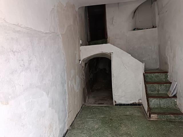 3 slaapkamer Rijtjeshuis te koop in Jijona / Xixona - € 34.000 (Ref: 9186310)