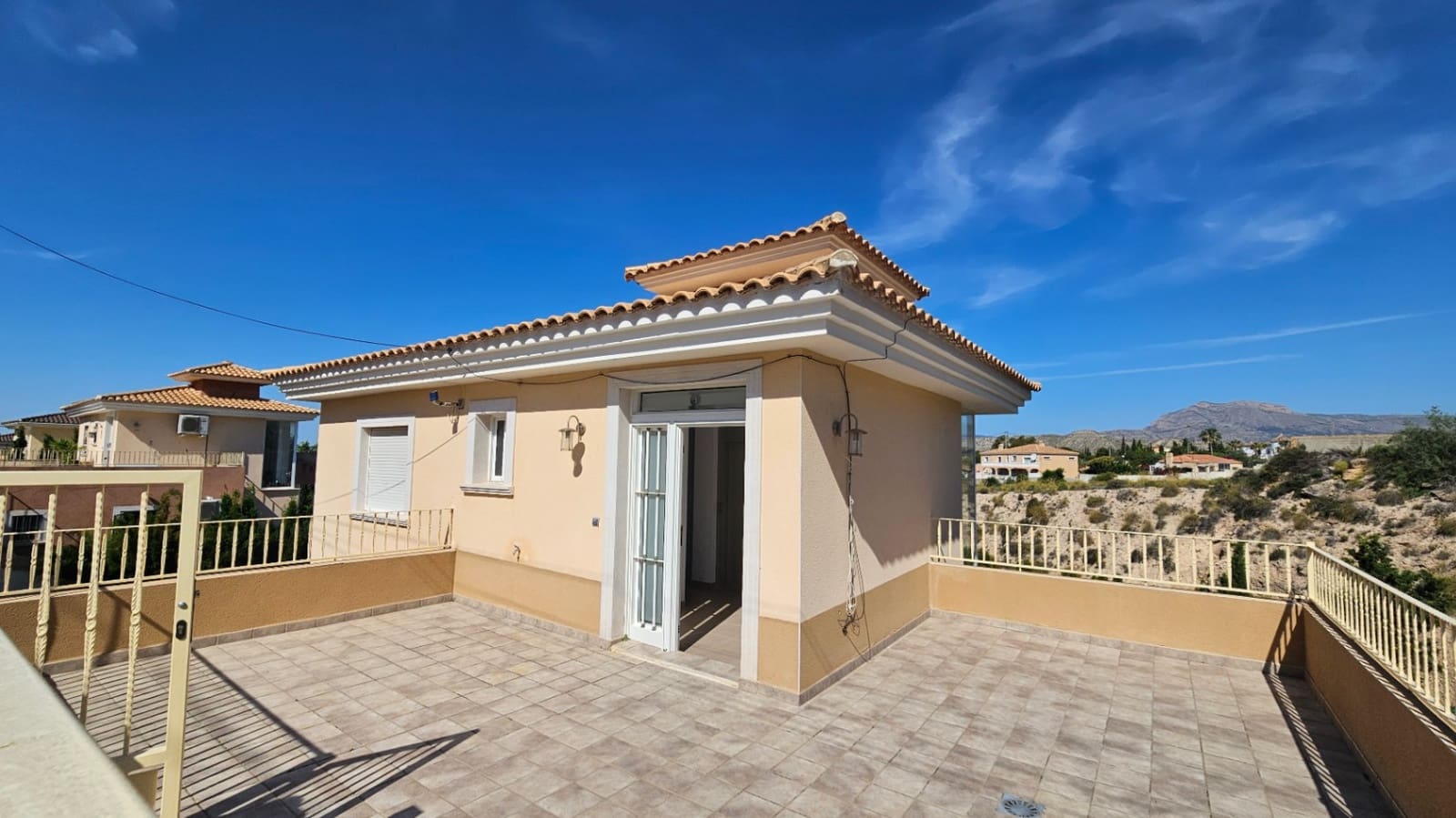 3 soveværelse Villa til salg i Busot med swimmingpool garage - € 360.000 (Ref: 9186316)