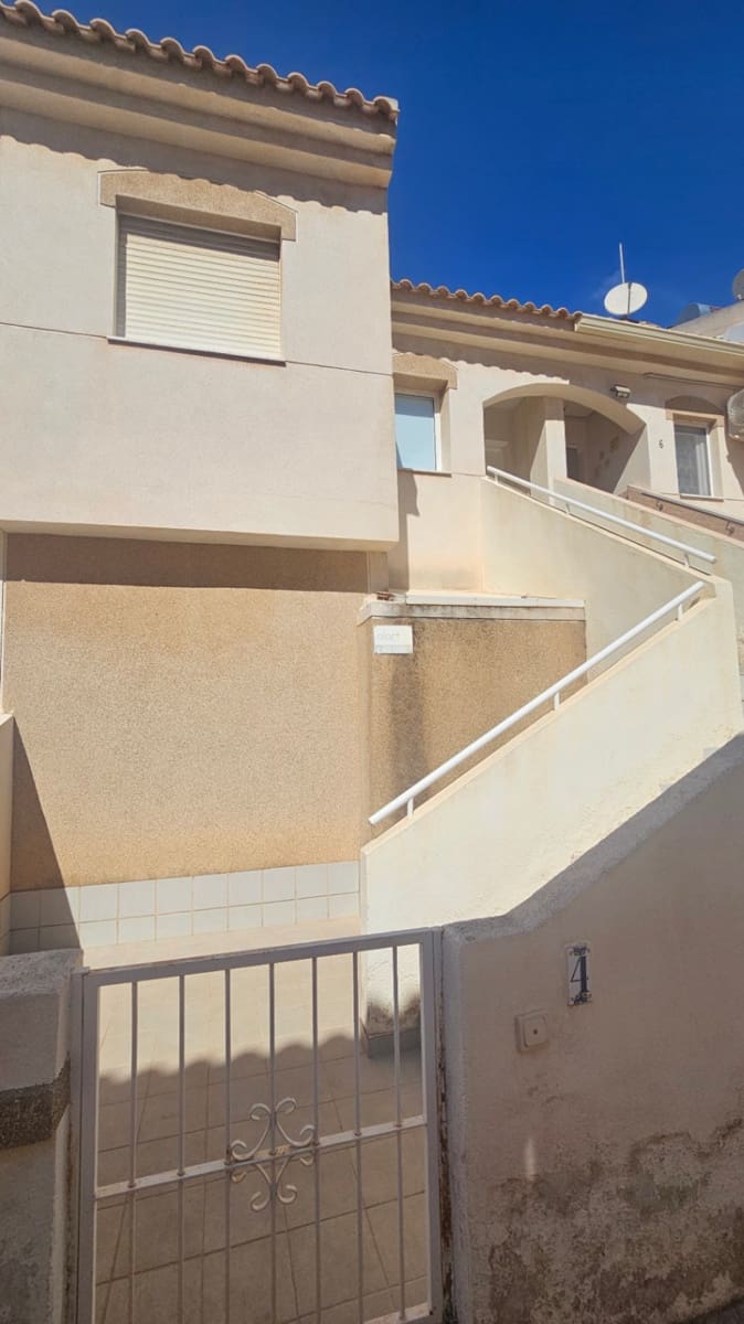2 soverom Leilighet til salgs i Torrevieja med svømmebasseng - € 129 000 (Ref: 9240482)