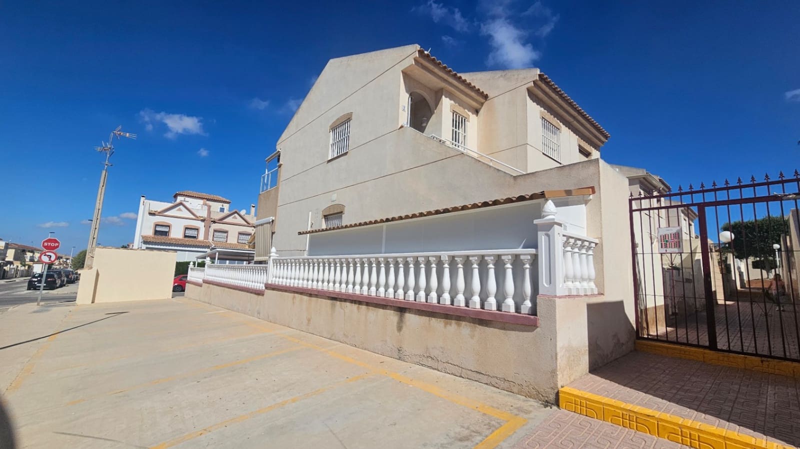 2 soverom Leilighet til salgs i Torrevieja med svømmebasseng - € 129 000 (Ref: 9240482)