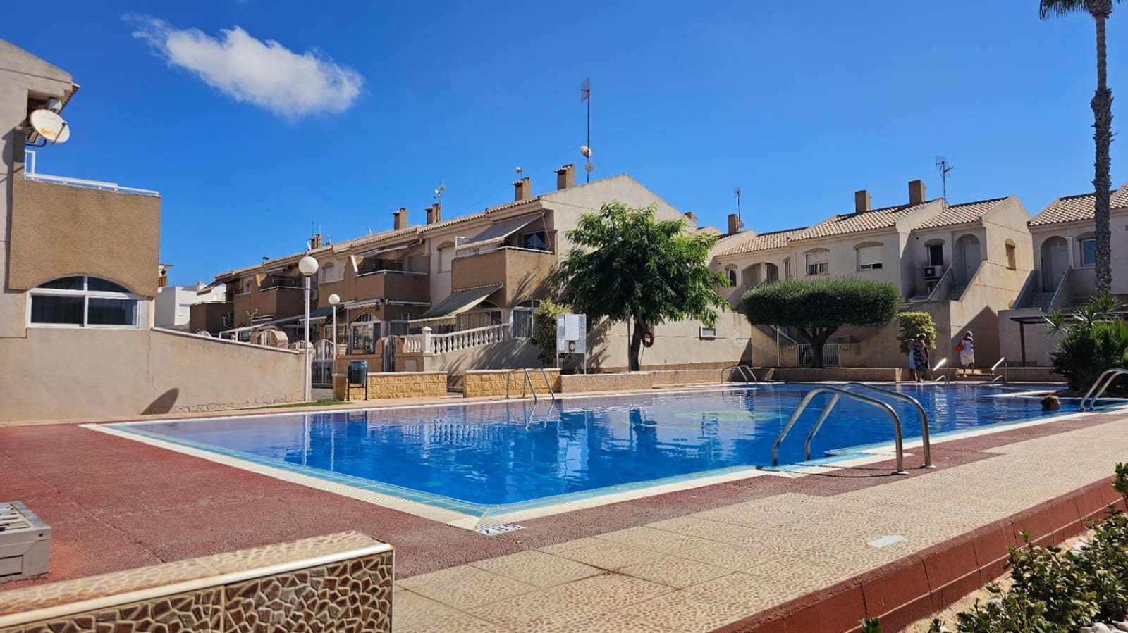 2 soverom Leilighet til salgs i Torrevieja med svømmebasseng - € 129 000 (Ref: 9240482)