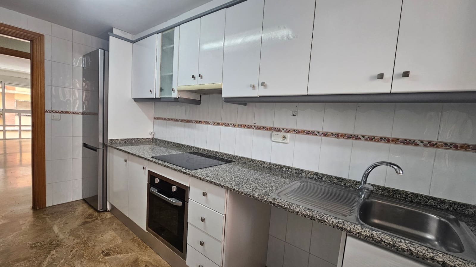 2 soverom Leilighet til salgs i Alicante by med garasje - € 250 000 (Ref: 9322670)