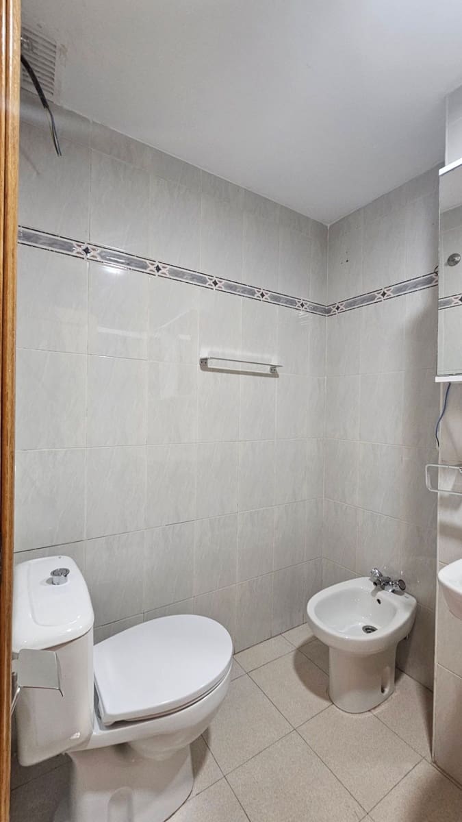 2 soverom Leilighet til leie i Alicante by med garasje - € 1 100 (Ref: 9324470)