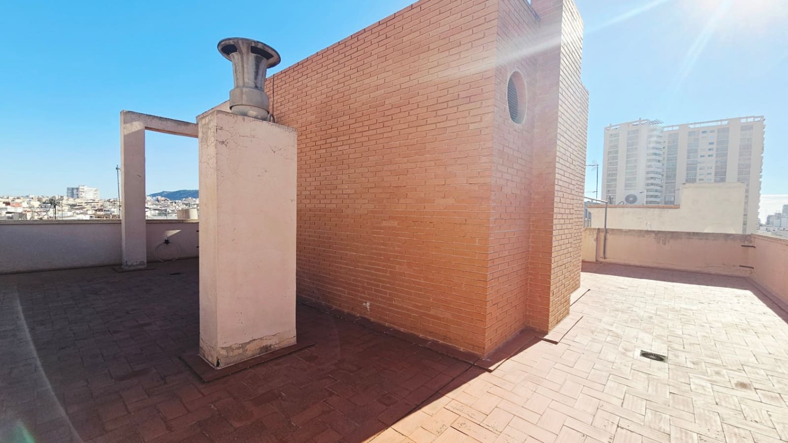 2 soverom Leilighet til leie i Alicante by med garasje - € 1 100 (Ref: 9324470)