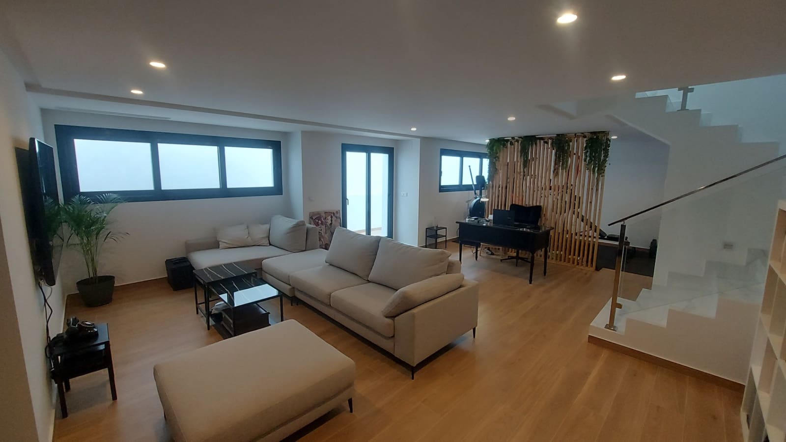 3 makuuhuone Huvila myytävänä paikassa El Campello mukana uima-altaan 
autotalli - 855 000 € (Ref: 9325289)