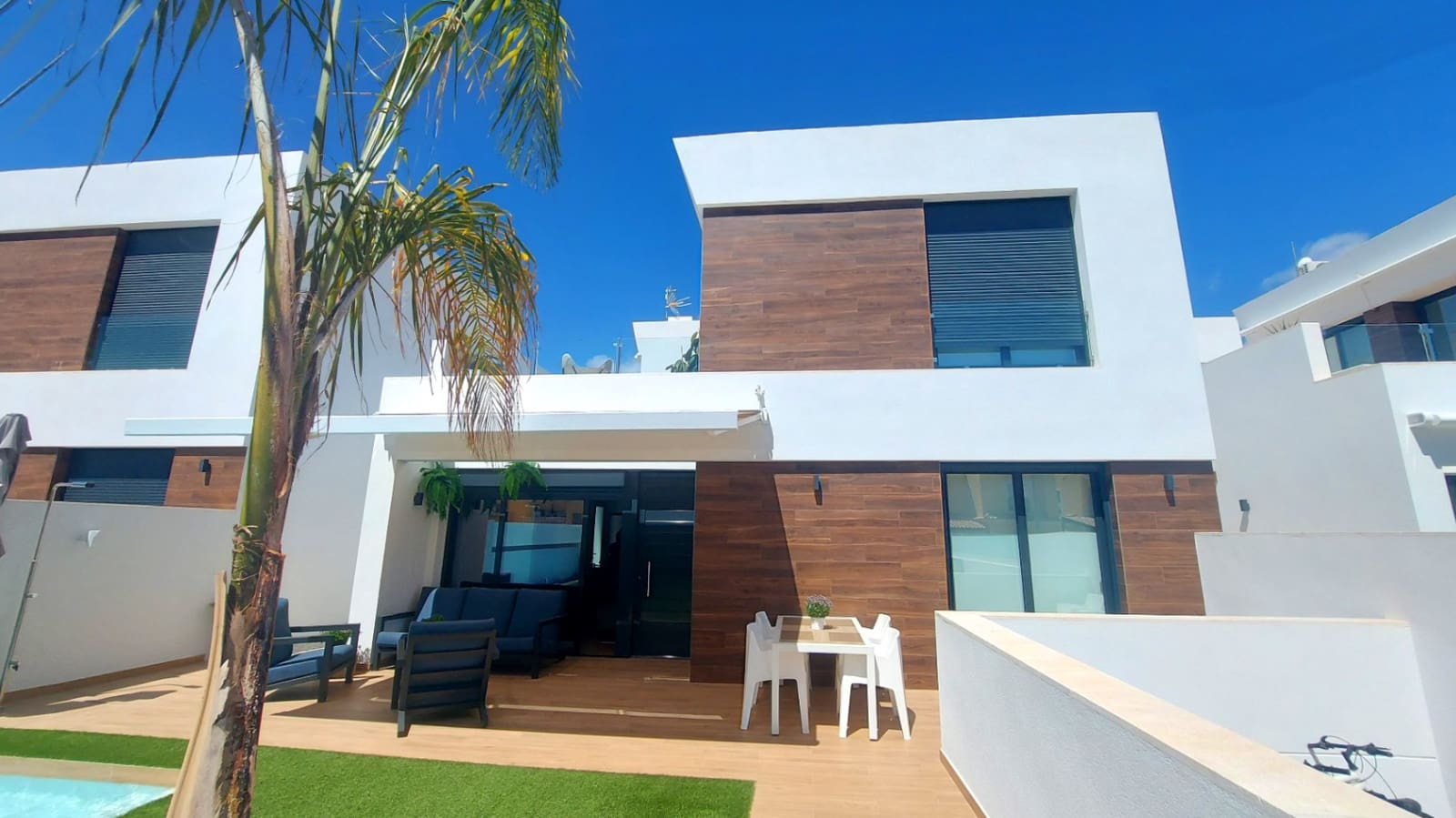 3 makuuhuone Huvila myytävänä paikassa El Campello mukana uima-altaan 
autotalli - 855 000 € (Ref: 9325289)