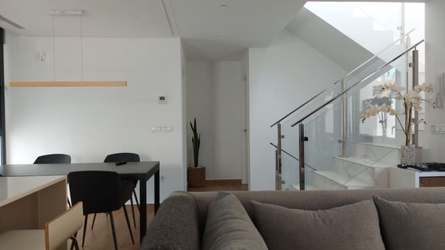 3 makuuhuone Huvila myytävänä paikassa El Campello mukana uima-altaan 
autotalli - 855 000 € (Ref: 9325289)