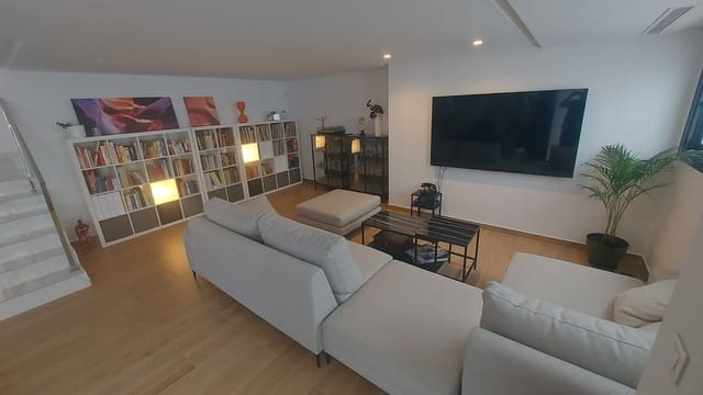 3 makuuhuone Huvila myytävänä paikassa El Campello mukana uima-altaan 
autotalli - 855 000 € (Ref: 9325289)