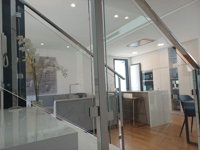 3 makuuhuone Huvila myytävänä paikassa El Campello mukana uima-altaan 
autotalli - 855 000 € (Ref: 9325289)