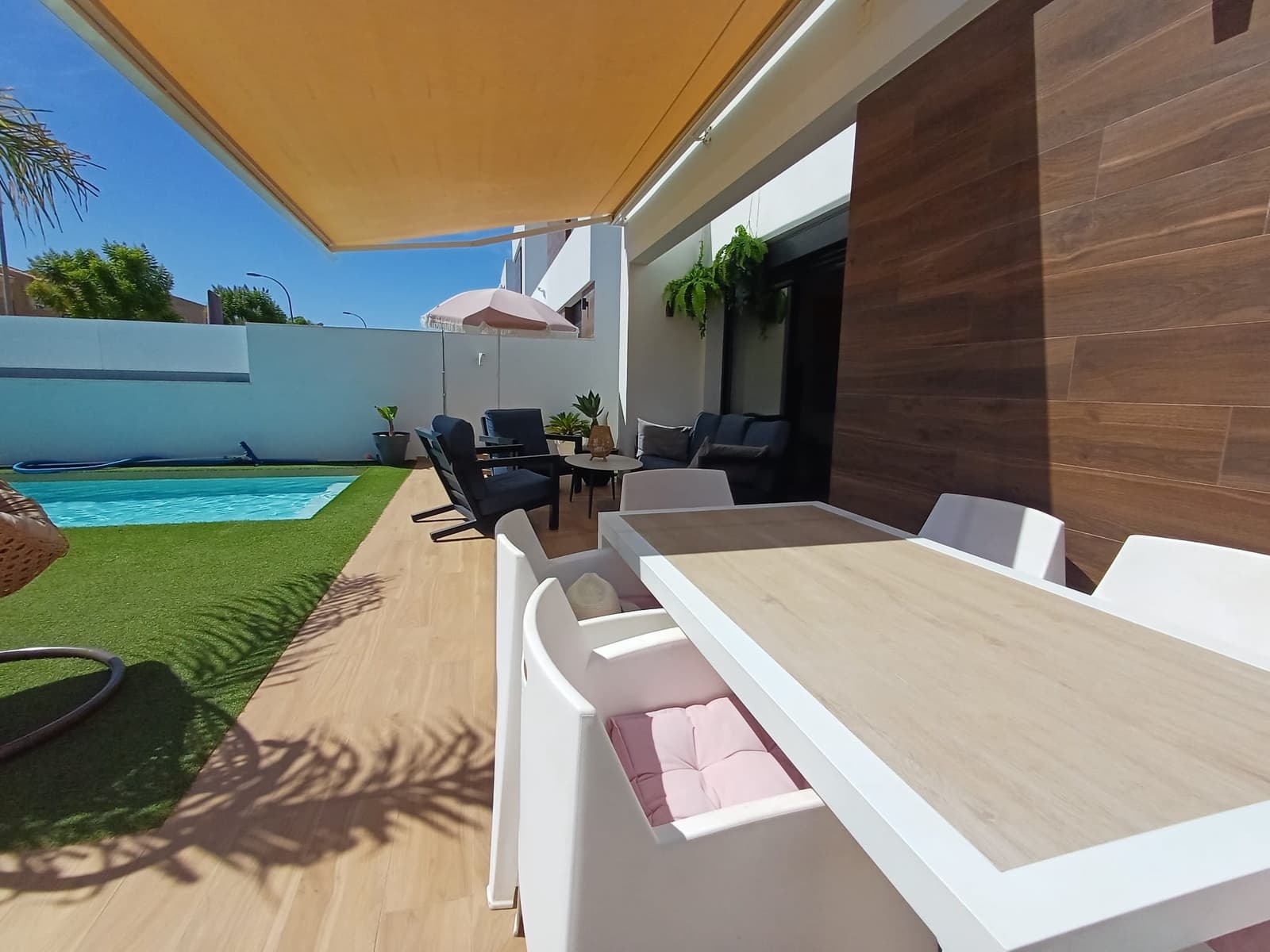 3 makuuhuone Huvila myytävänä paikassa El Campello mukana uima-altaan 
autotalli - 855 000 € (Ref: 9325289)