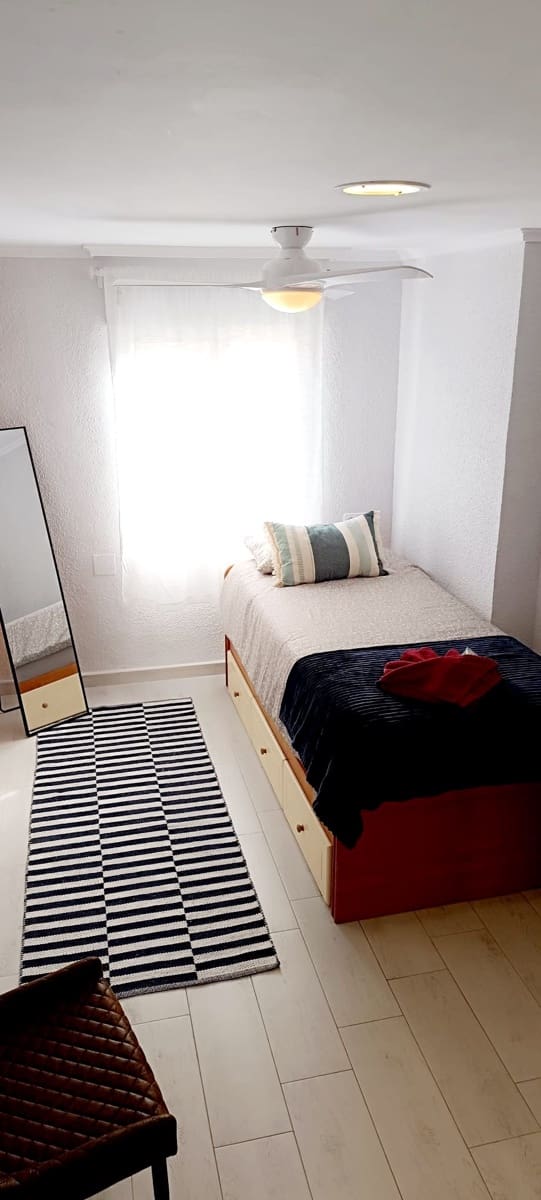 Piso de 3 habitaciones en Santa Pola en alquiler - 890 € (Ref: 9357793)