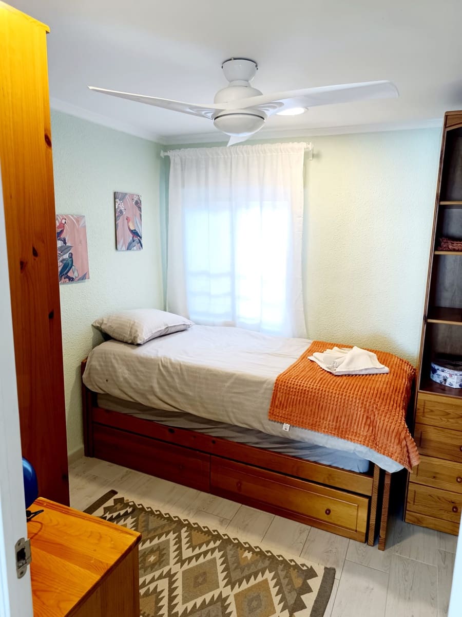 Piso de 3 habitaciones en Santa Pola en alquiler - 890 € (Ref: 9357793)