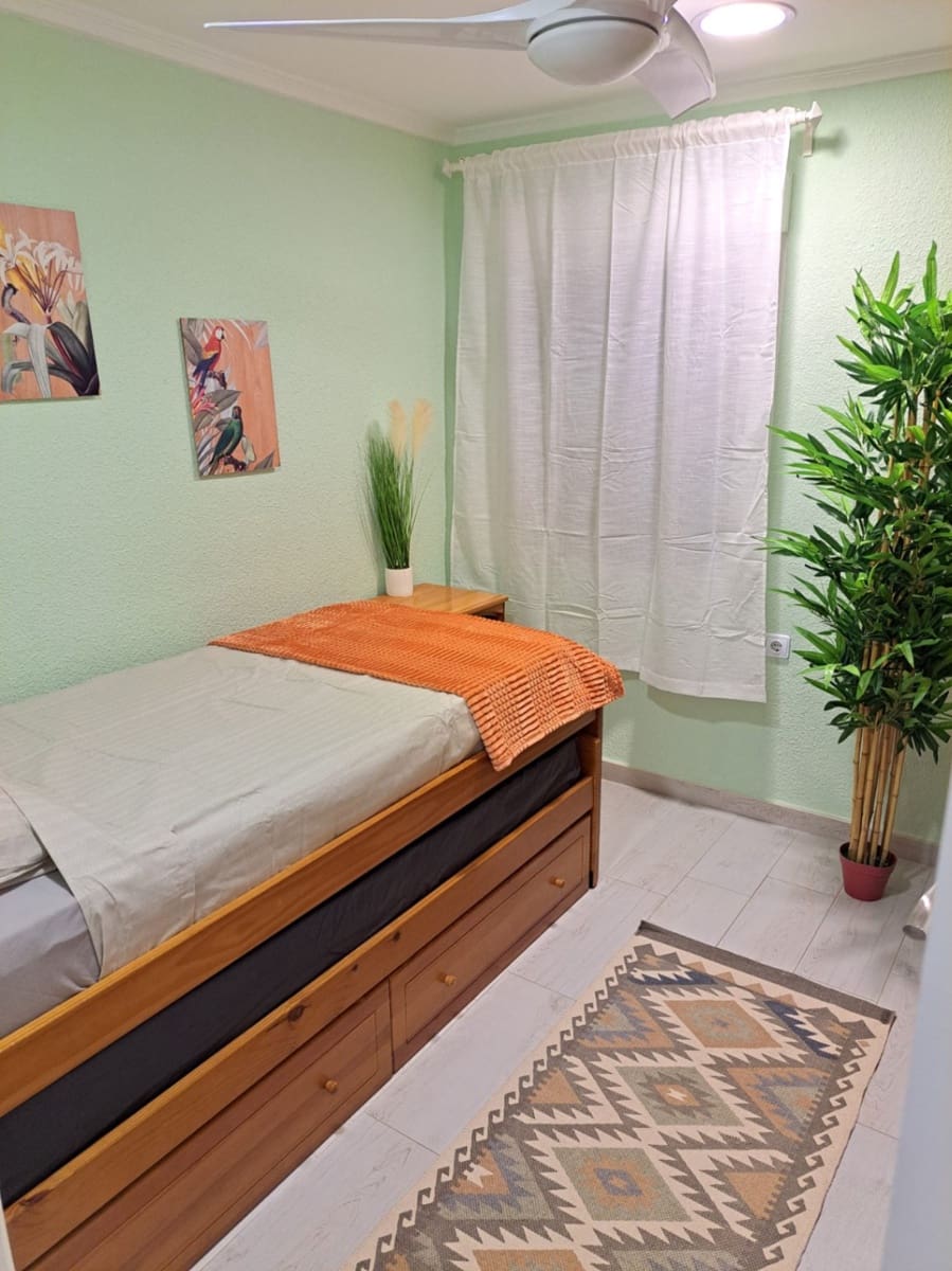 Piso de 3 habitaciones en Santa Pola en alquiler - 890 € (Ref: 9357793)