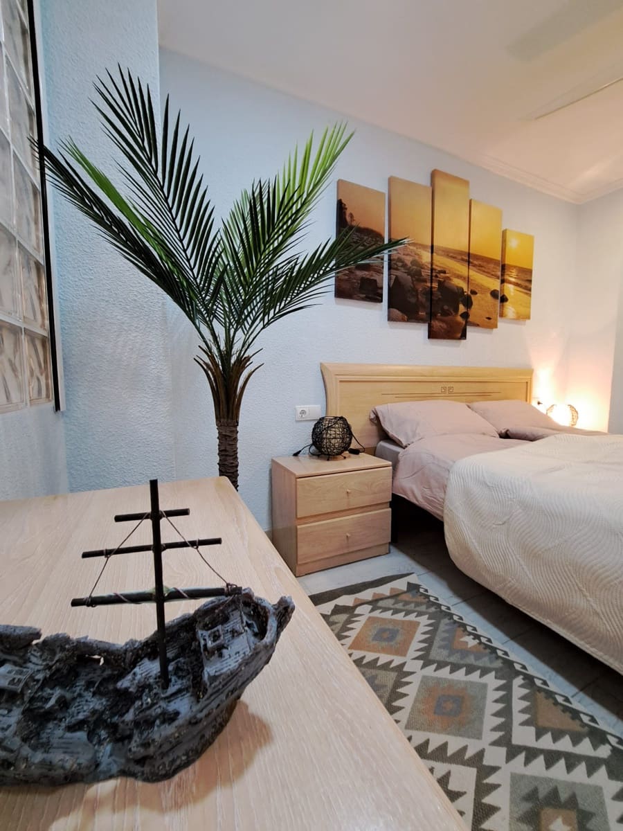 Piso de 3 habitaciones en Santa Pola en alquiler - 890 € (Ref: 9357793)