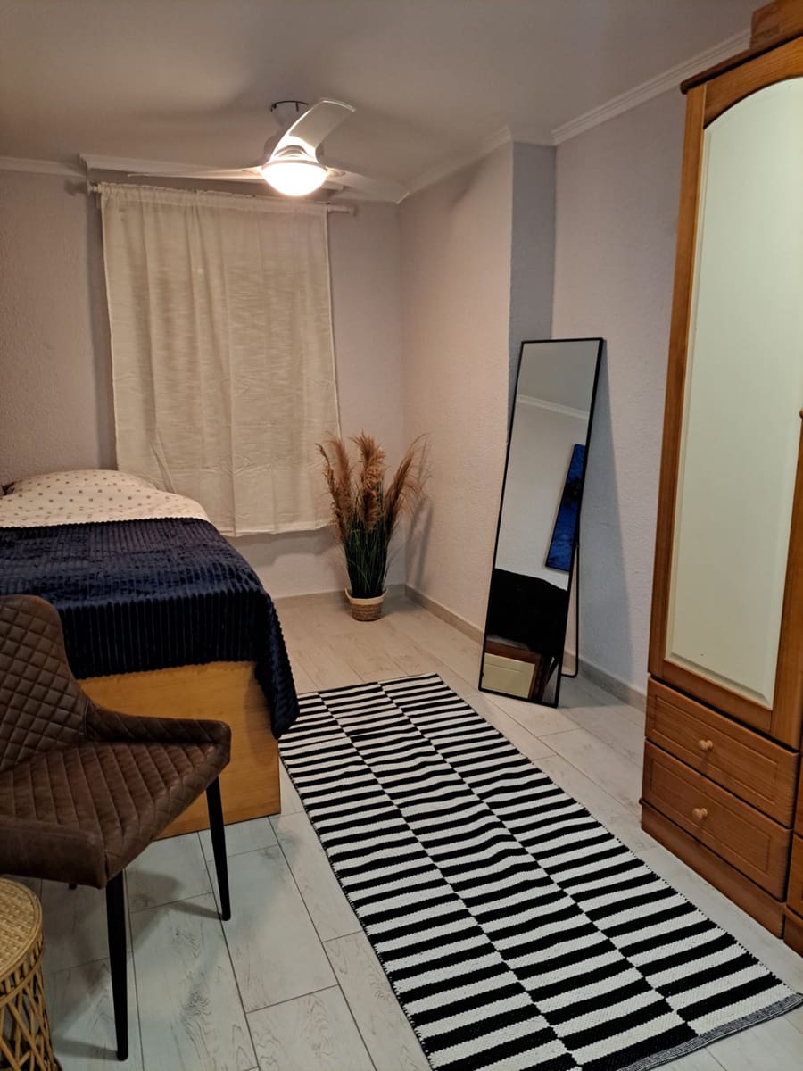 Piso de 3 habitaciones en Santa Pola en alquiler - 890 € (Ref: 9357793)