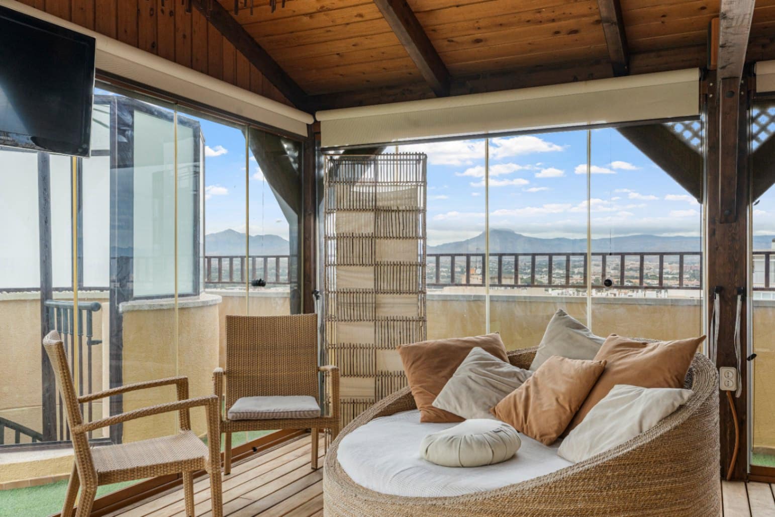 4 soverom Penthouse til salgs i Alicante by med svømmebasseng garasje - € 795 000 (Ref: 9449994)