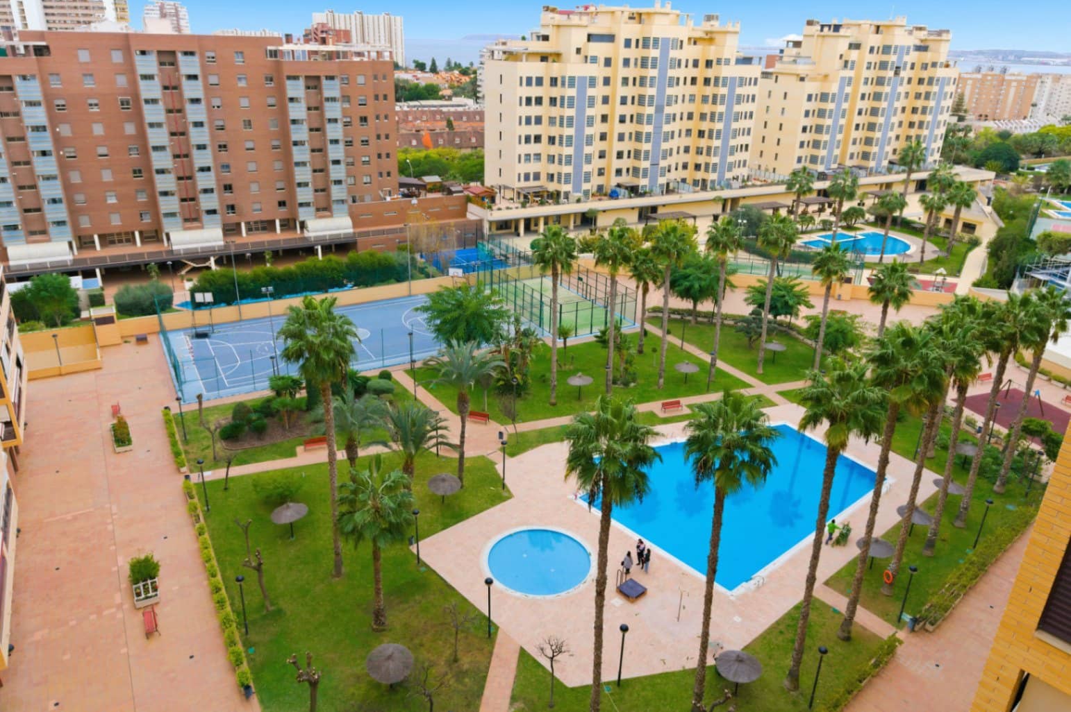4 soverom Penthouse til salgs i Alicante by med svømmebasseng garasje - € 795 000 (Ref: 9449994)