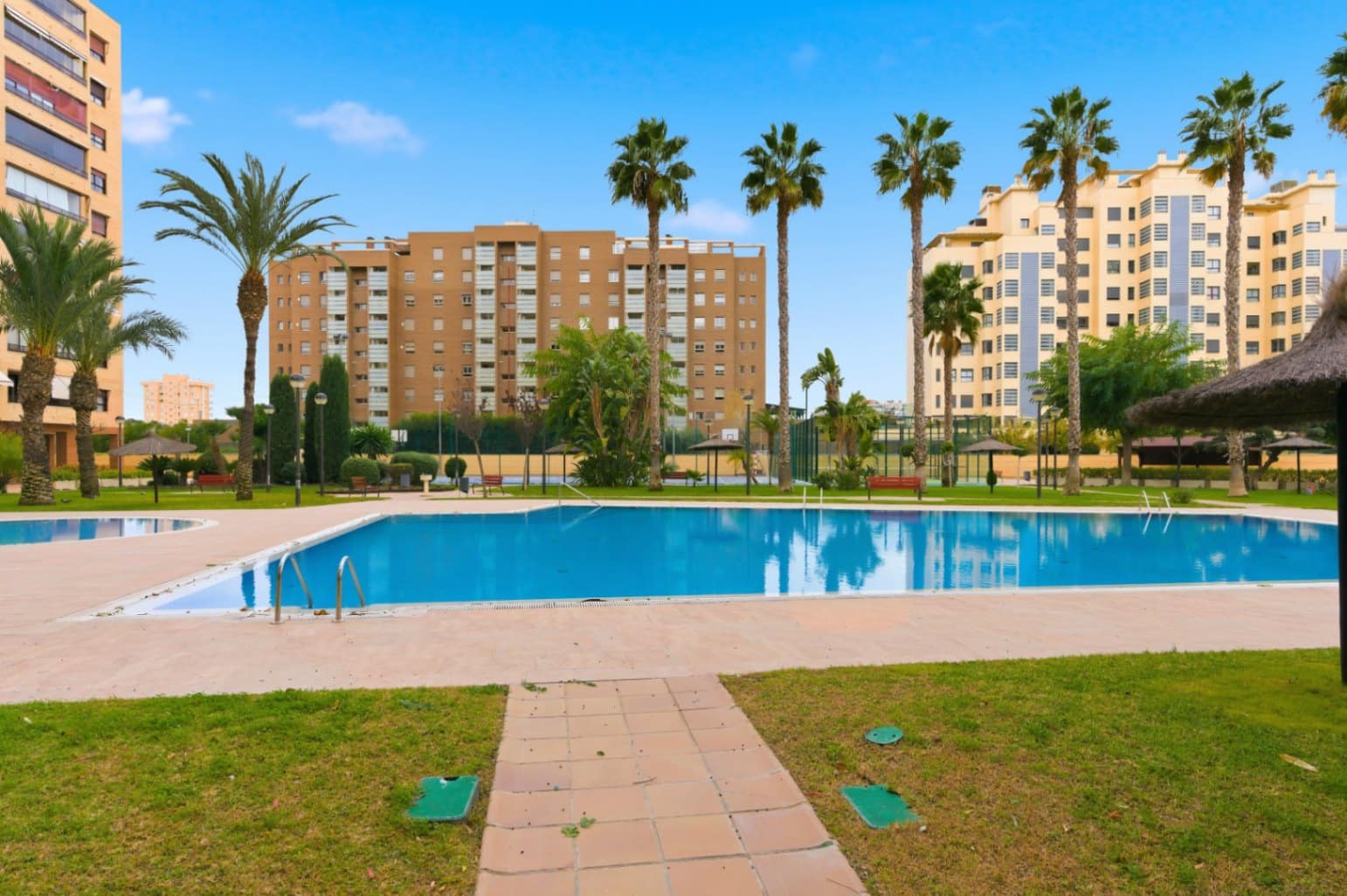 4 soverom Penthouse til salgs i Alicante by med svømmebasseng garasje - € 795 000 (Ref: 9449994)