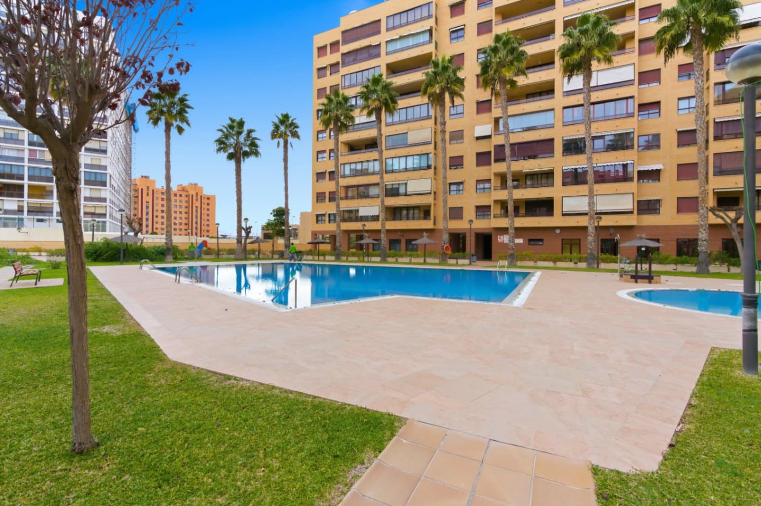4 soverom Penthouse til salgs i Alicante by med svømmebasseng garasje - € 795 000 (Ref: 9449994)