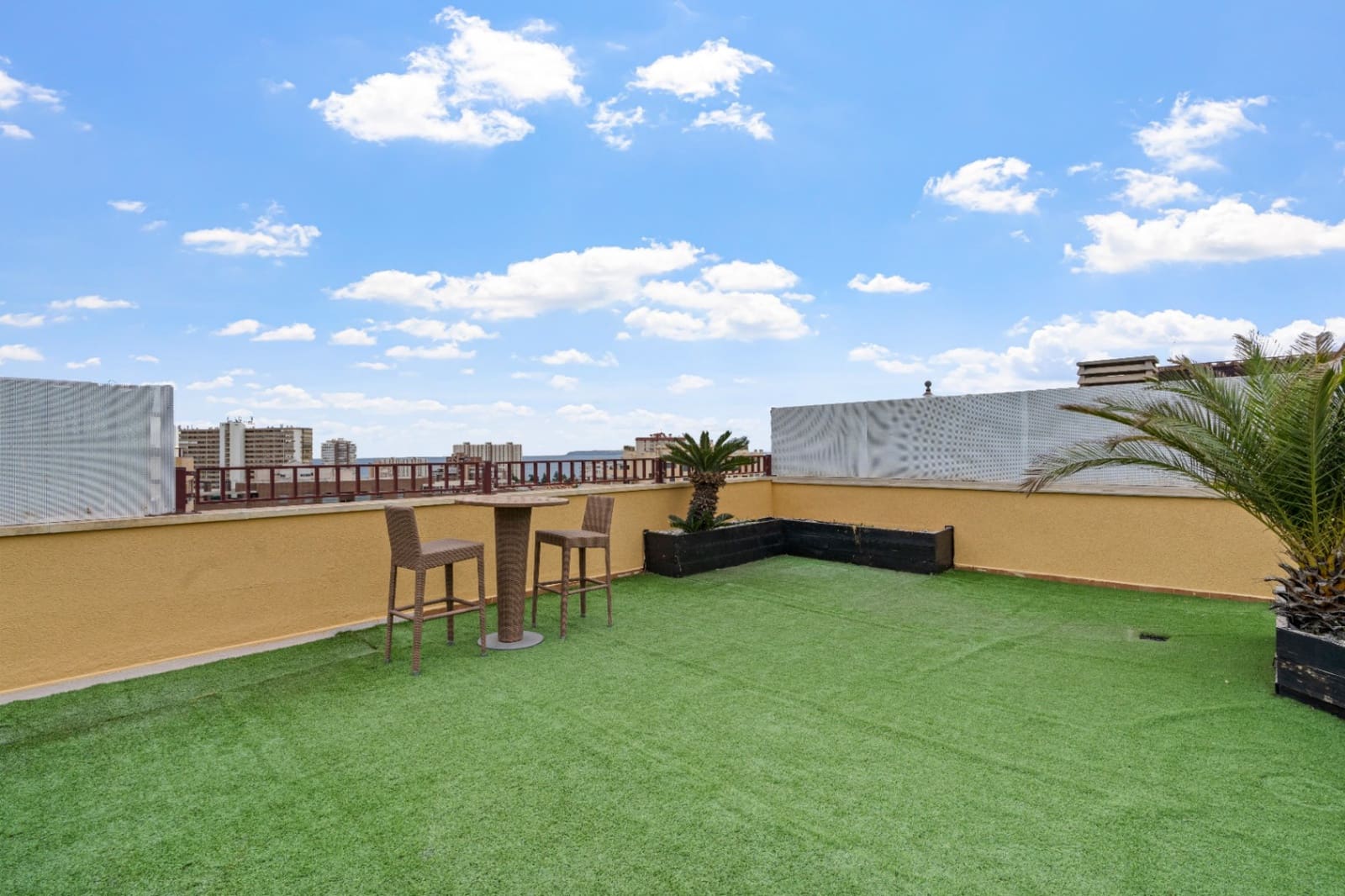 4 soverom Penthouse til salgs i Alicante by med svømmebasseng garasje - € 795 000 (Ref: 9449994)