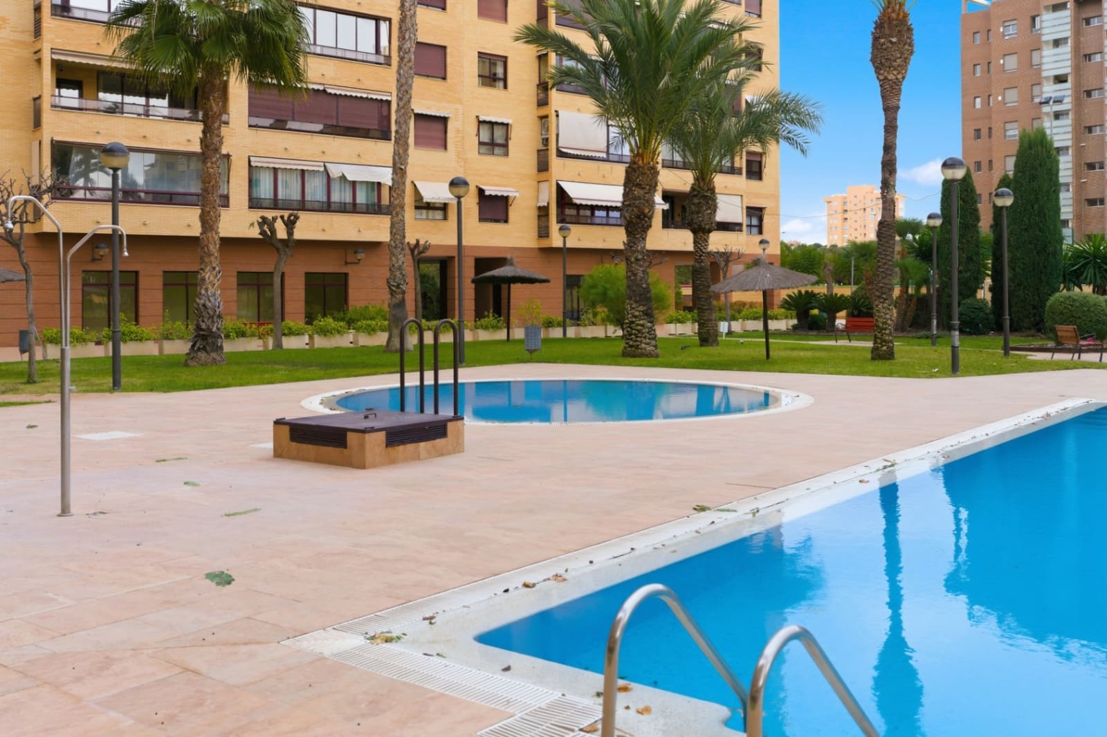 4 soverom Penthouse til salgs i Alicante by med svømmebasseng garasje - € 795 000 (Ref: 9449994)
