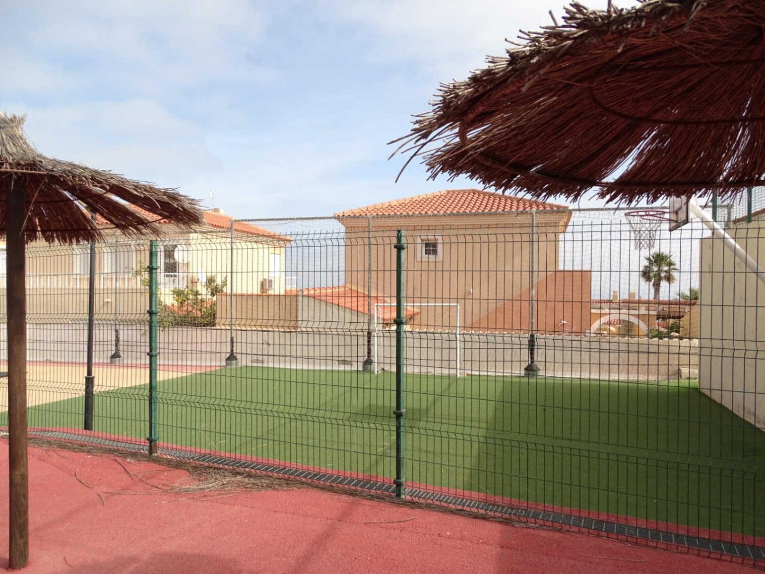 Bungalow de 3 habitaciones en Santa Pola en alquiler con piscina garaje - 1.050 € (Ref: 9590386)