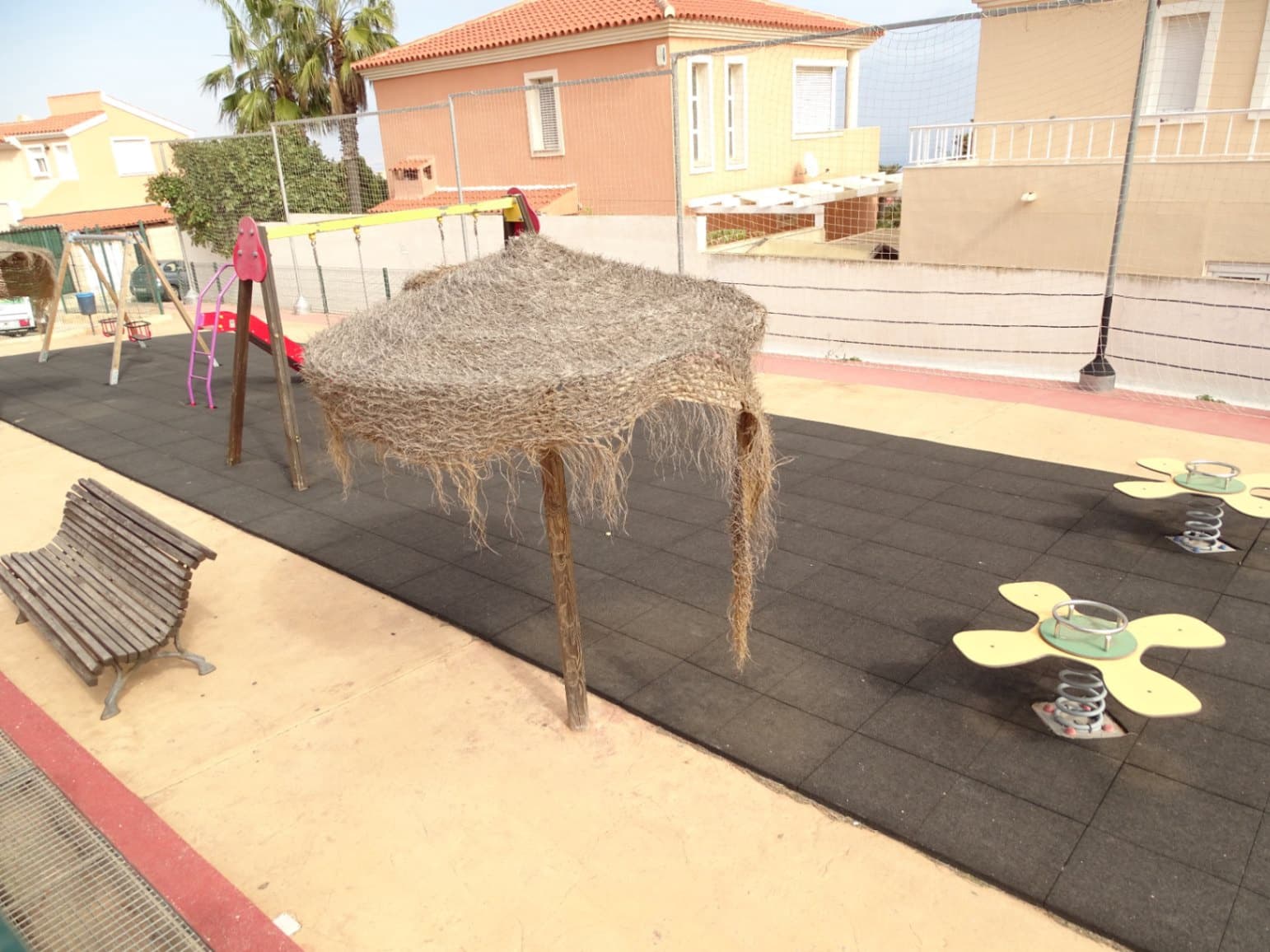 Bungalow de 3 habitaciones en Santa Pola en alquiler con piscina garaje - 1.050 € (Ref: 9590386)