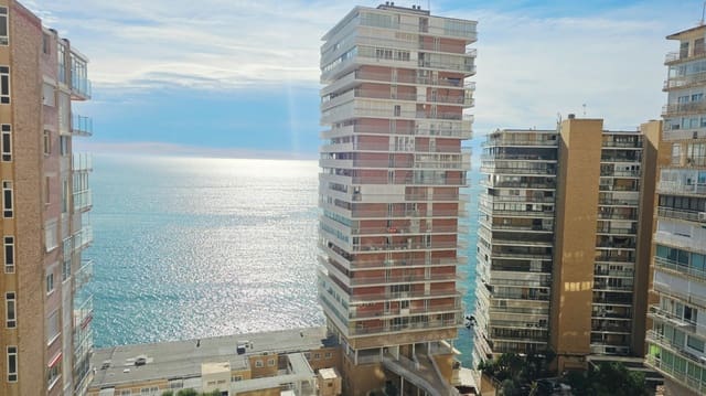 Apartamento de 4 habitaciones en Albufereta, Alicante / Alacant ciudad en venta con garaje - 550.000 € (Ref: 9617123)