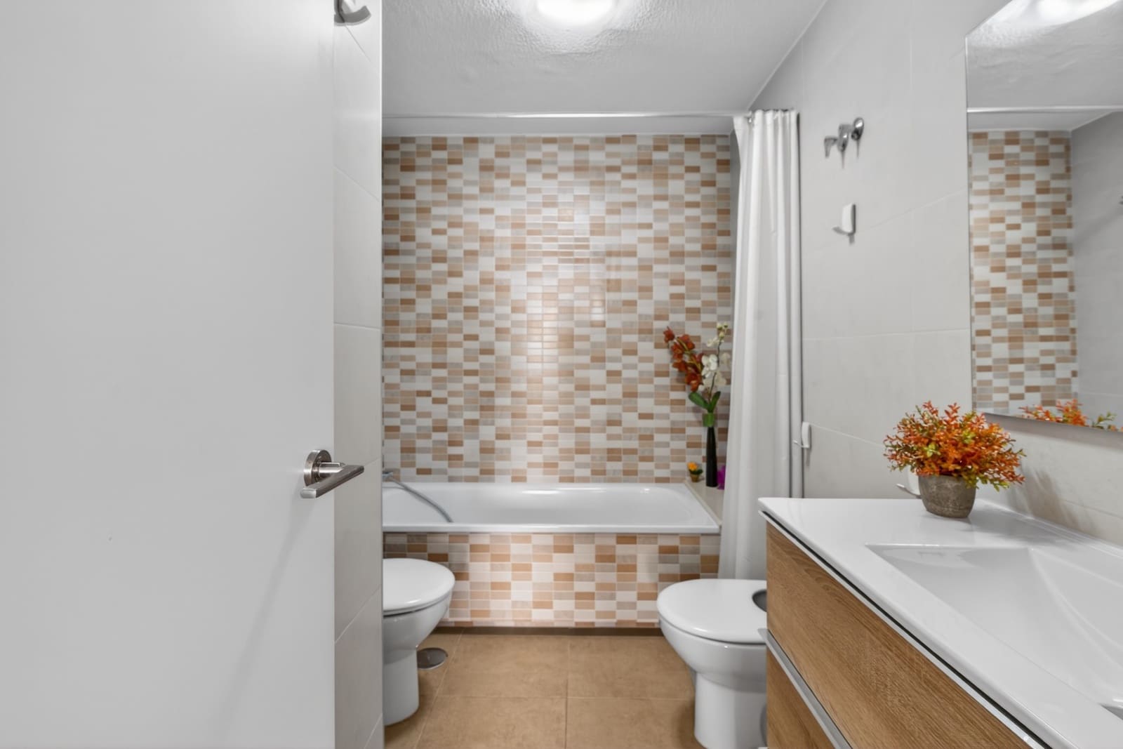 4 bedroom Apartment for sale in Alicante / Alacant city with garage - € 498,000 (Ref: 9617123)