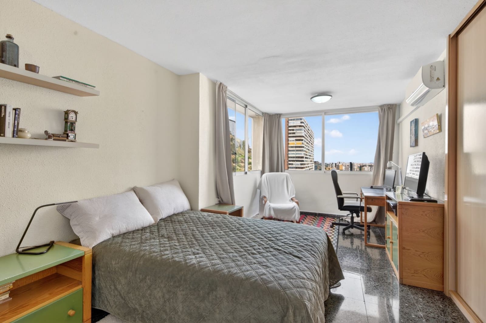 4 bedroom Apartment for sale in Alicante / Alacant city with garage - € 498,000 (Ref: 9617123)