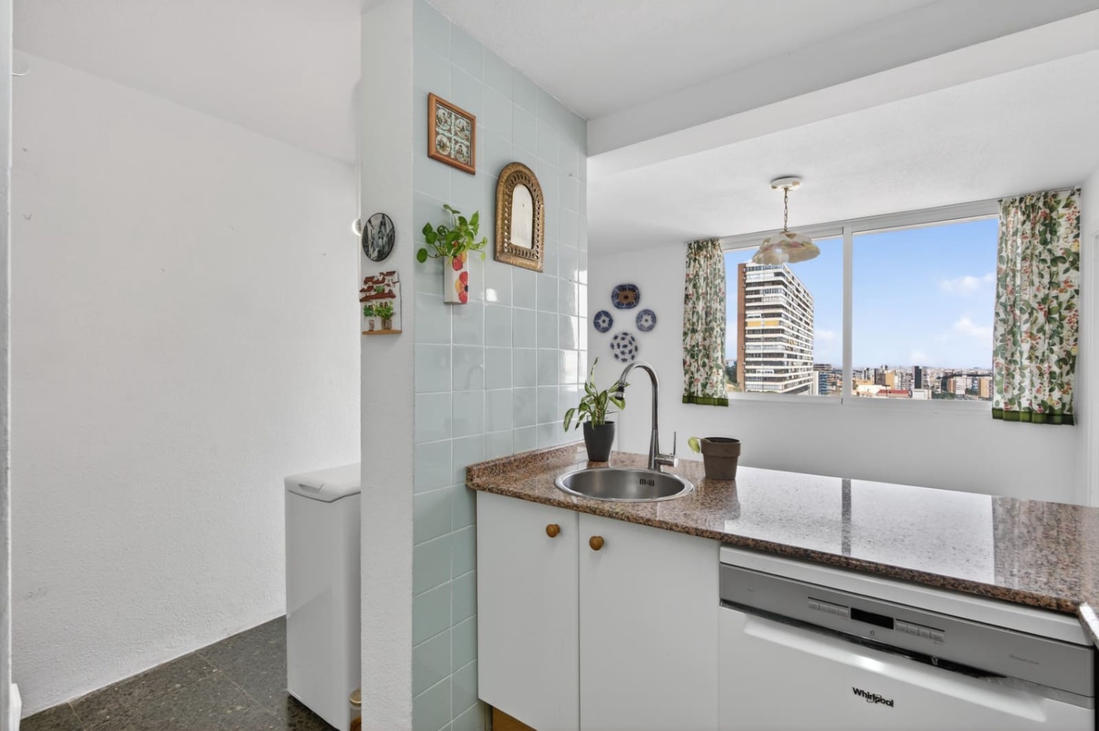 4 bedroom Apartment for sale in Alicante / Alacant city with garage - € 498,000 (Ref: 9617123)