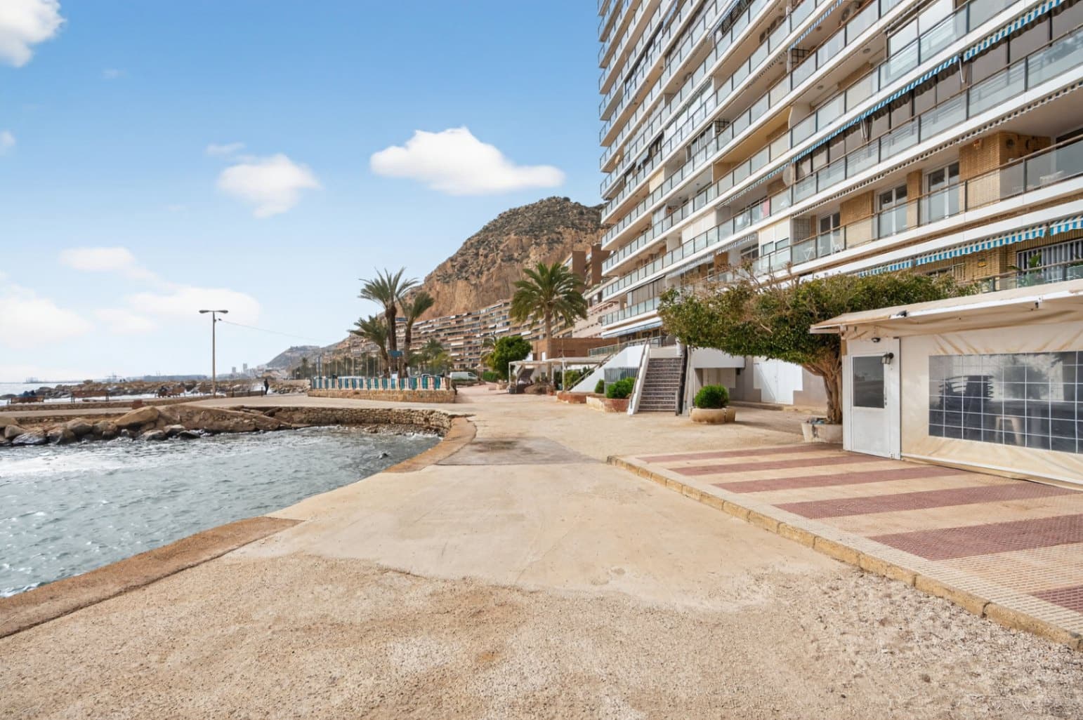 4 bedroom Apartment for sale in Alicante / Alacant city with garage - € 498,000 (Ref: 9617123)