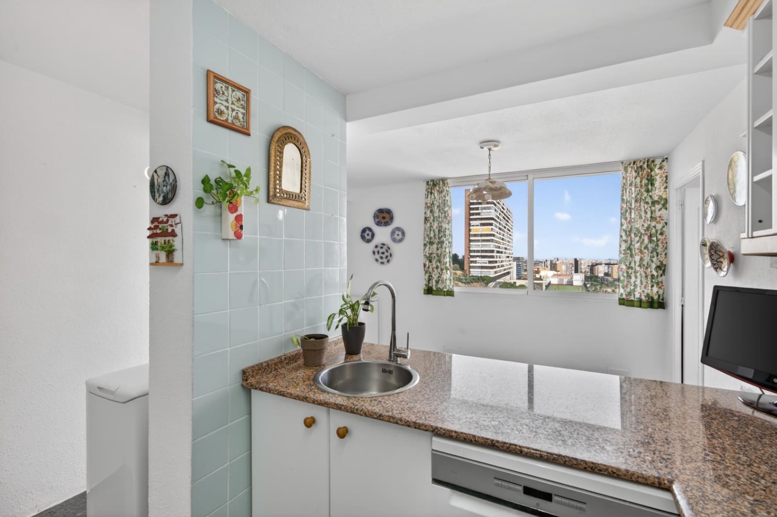 4 bedroom Apartment for sale in Alicante / Alacant city with garage - € 498,000 (Ref: 9617123)