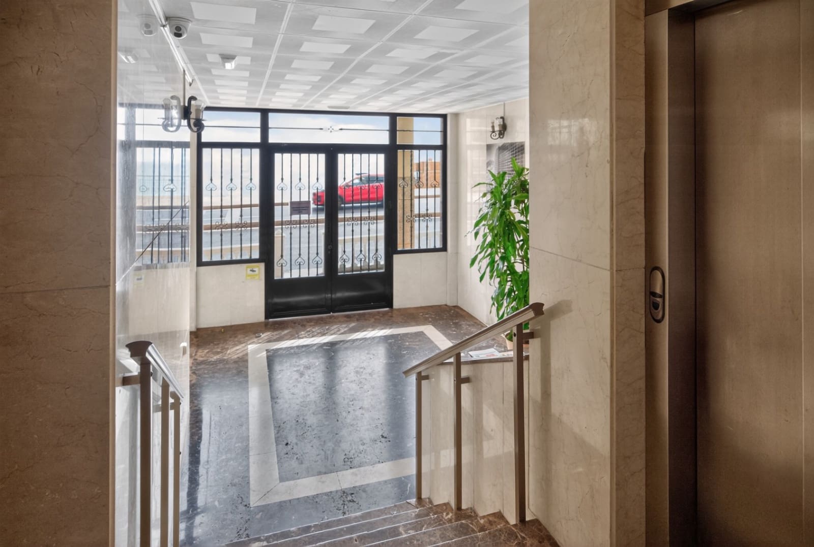 4 bedroom Apartment for sale in Alicante / Alacant city with garage - € 498,000 (Ref: 9617123)