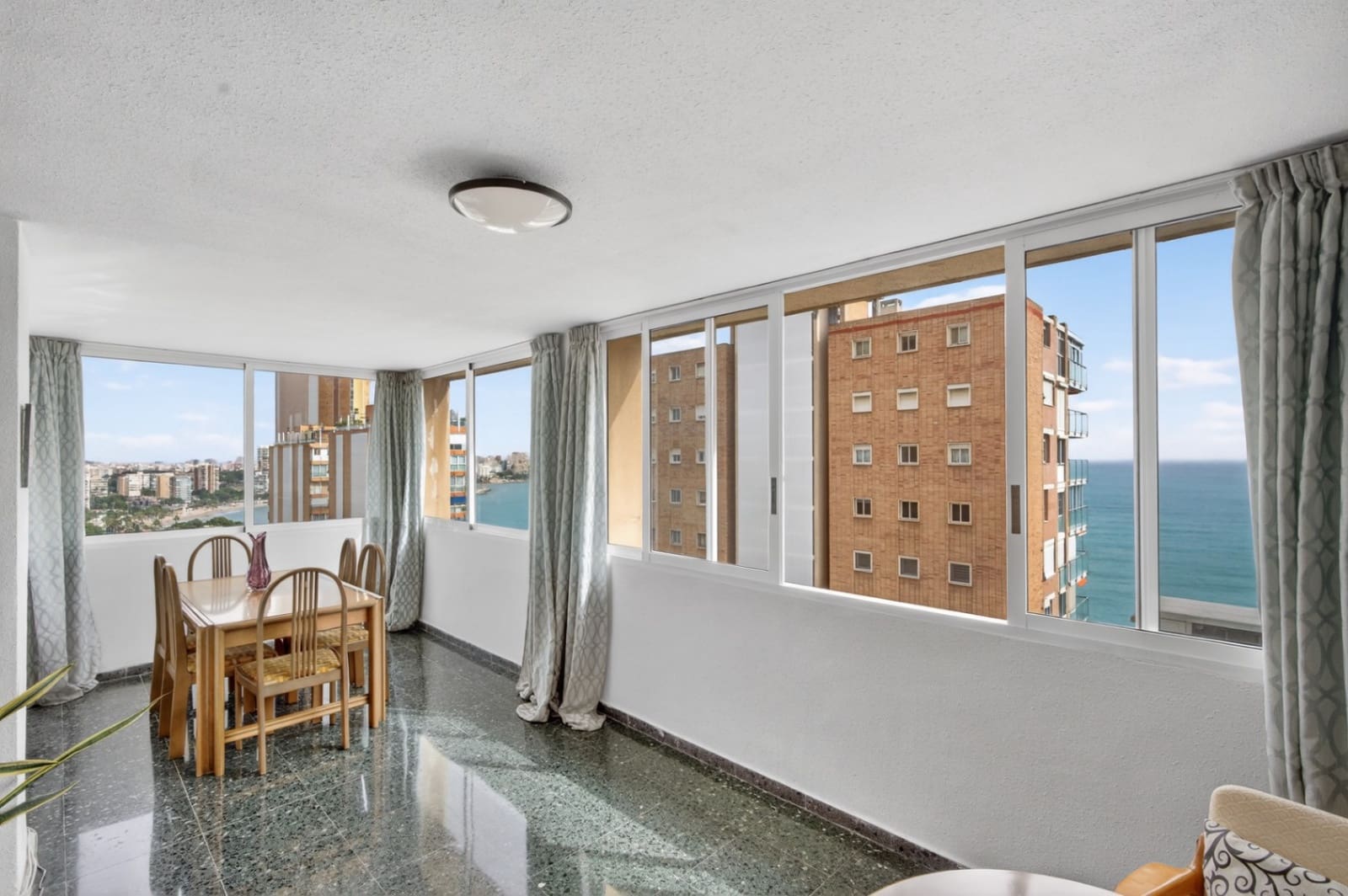 4 bedroom Apartment for sale in Alicante / Alacant city with garage - € 498,000 (Ref: 9617123)