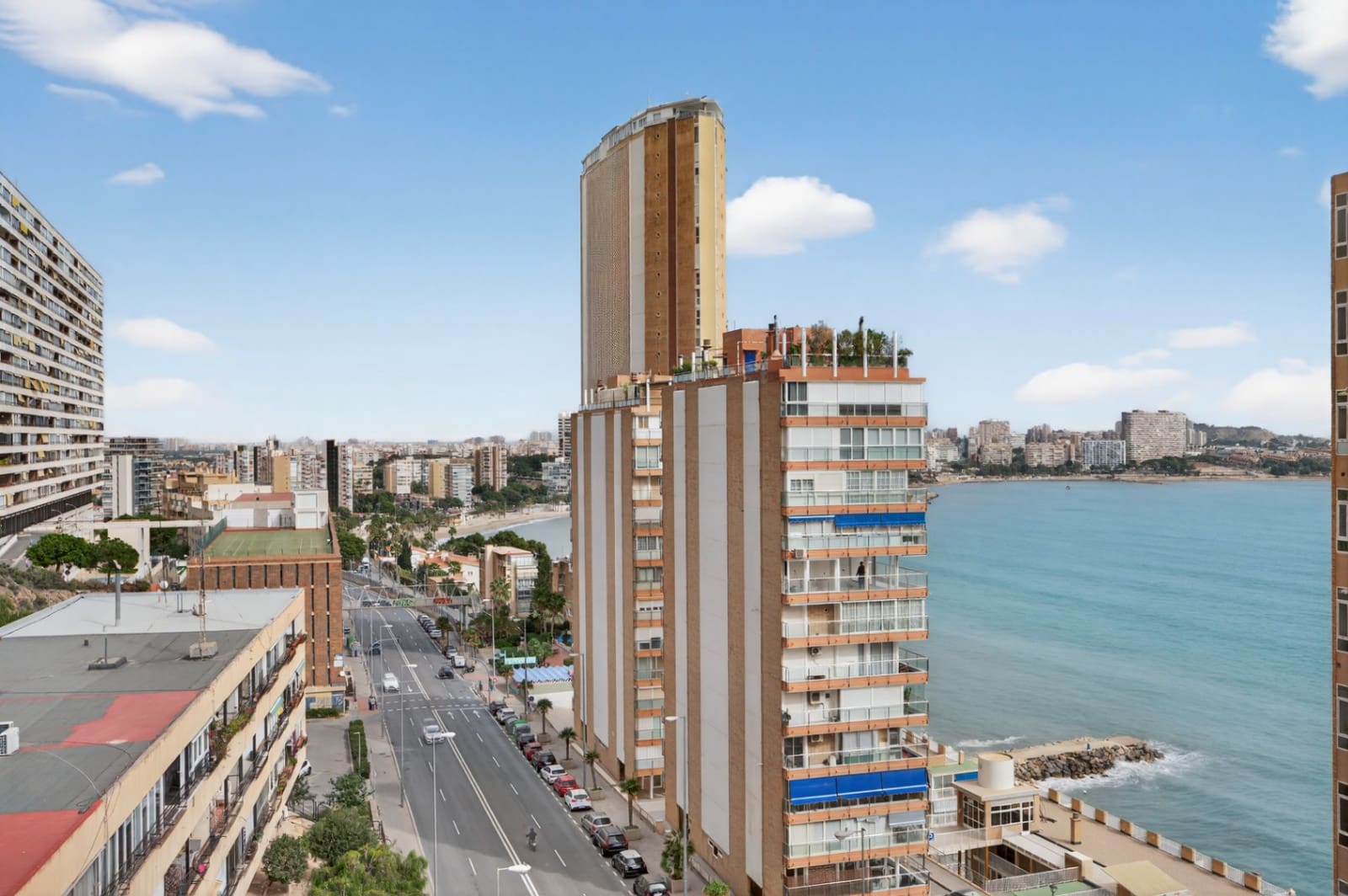 4 bedroom Apartment for sale in Alicante / Alacant city with garage - € 498,000 (Ref: 9617123)