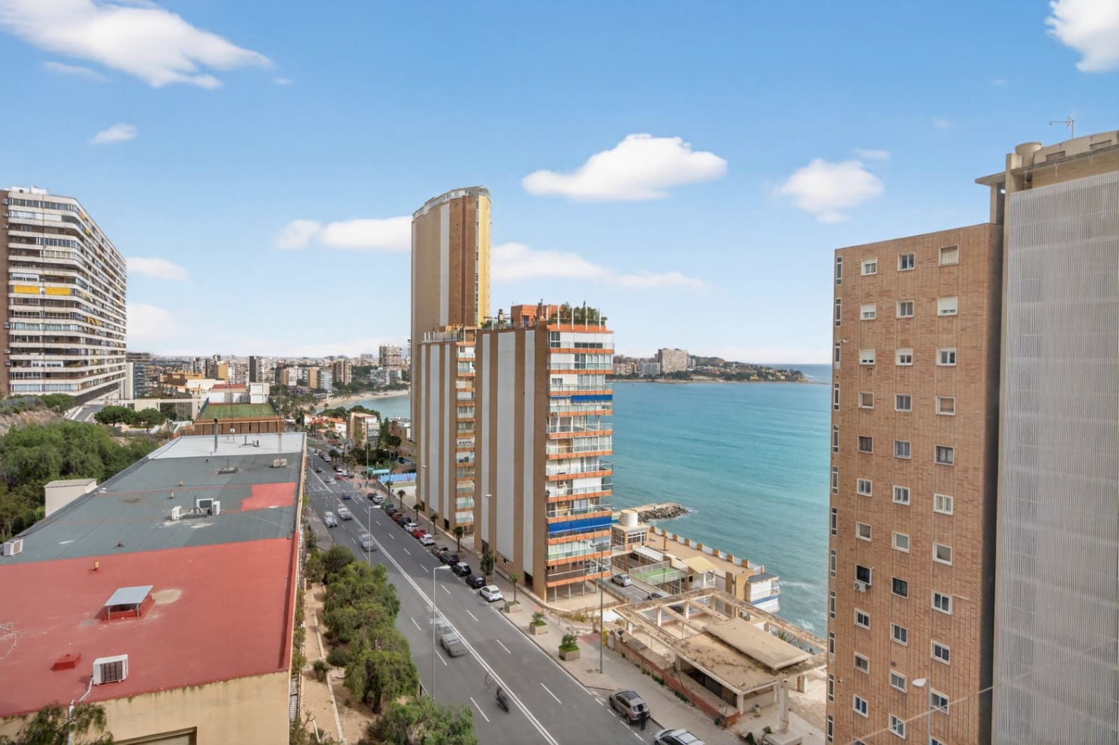 4 bedroom Apartment for sale in Alicante / Alacant city with garage - € 498,000 (Ref: 9617123)