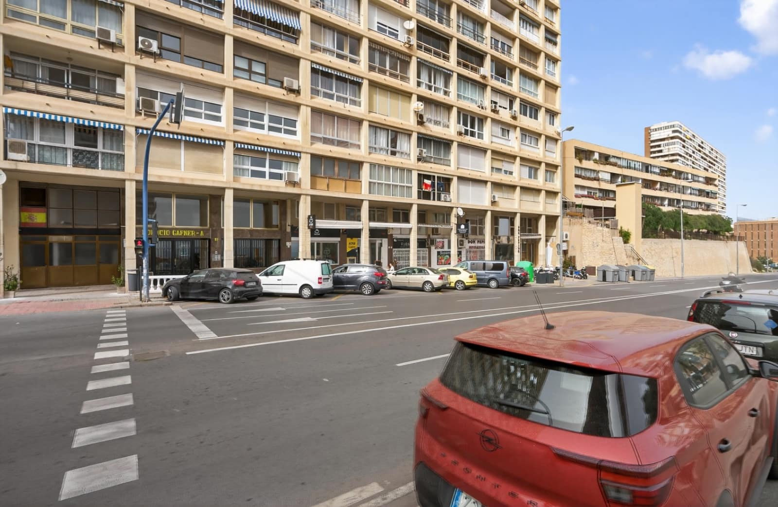 4 bedroom Apartment for sale in Alicante / Alacant city with garage - € 498,000 (Ref: 9617123)