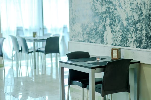 Kommersiell til leie i Puerto Marino, Santa Pola - € 1 280 (Ref: 9626602)