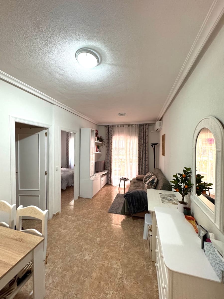 2 slaapkamer Flat te koop in Torrevieja - € 129.900 (Ref: 9635163)